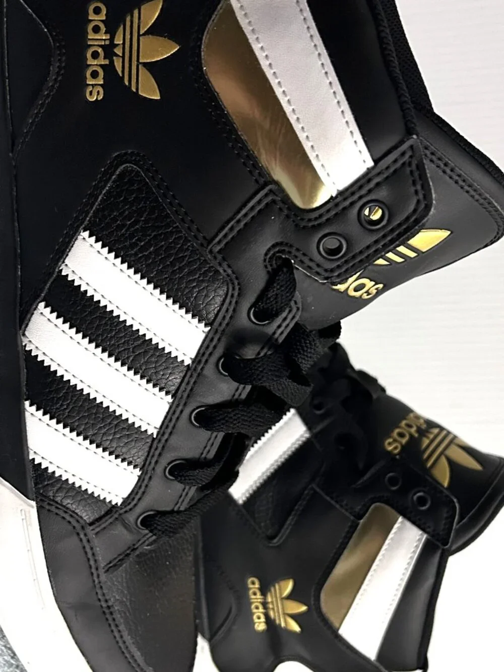 ADIDAS - Picture 9 of 12